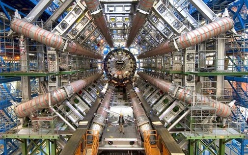 the-large-hadron-collider-megalos-epitaxuntis-adronion-cern