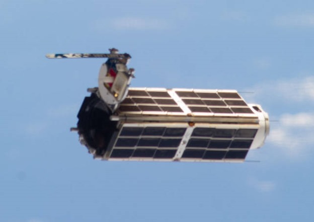 Planet-Labs-Flock-1-Dove-satellite-in-flight