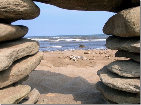 beach-ocean-scene-framed-rocks